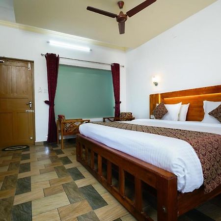 Lime Light Resort Мунар Екстериор снимка