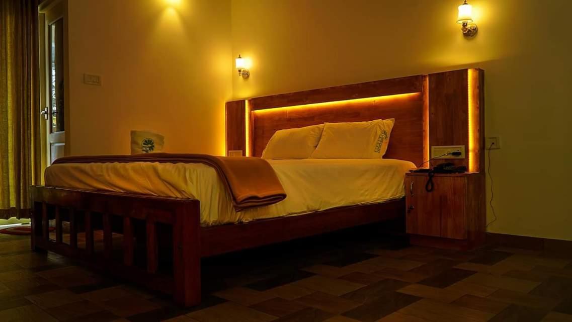 Lime Light Resort Мунар Екстериор снимка